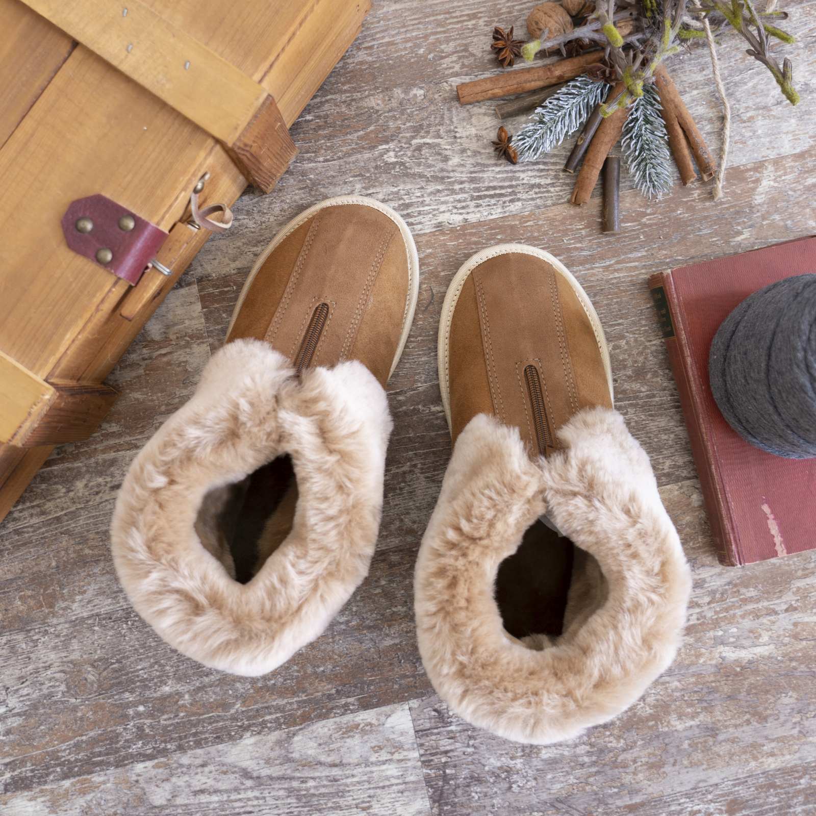 hausschuhe-fell-434gxf-1.jpg