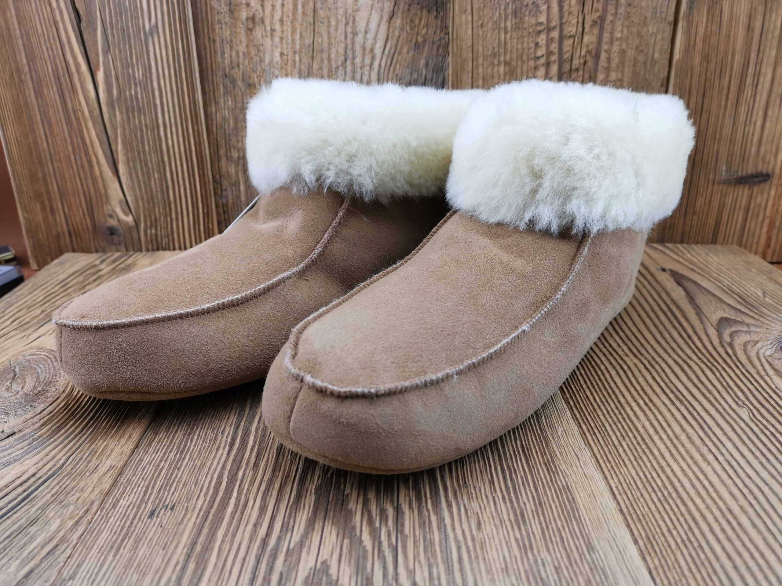 lammfellhausschuhe-791isq-1.jpg